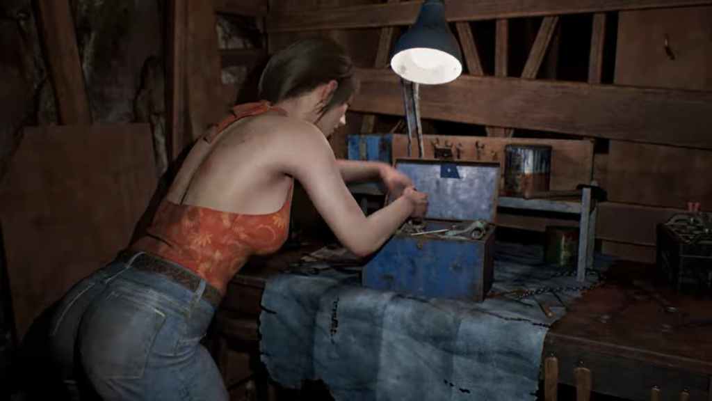 Julie in a Toolbox in Texas Chainsaw Massacre